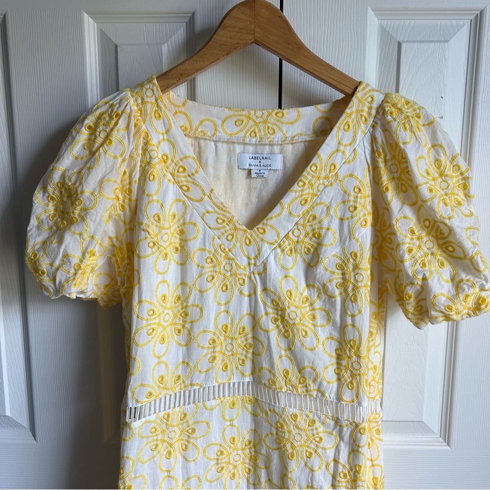 Labelrail x Alice + Olivia yellow & white puff sleeve embroidered midi dress - Picture 2 of 8